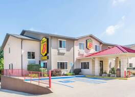 スーパー 8 バイ ウィンダム ブルーミントン ユニバーシティ エリア