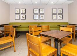 カントリー イン&スイーツ バイ ラディソン ラピッド シティ SD 写真