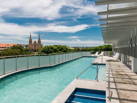 オークス イプスウィッチ アスパイアー スイーツ 写真