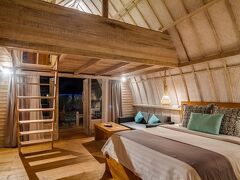 ギリ エア エスケープ - アダルツ オンリー 写真