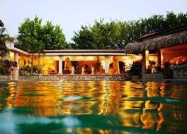 Tamarindo Diria Beach Resort