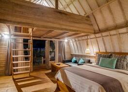 ギリ エア エスケープ - アダルツ オンリー 写真