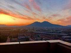 ホリデイ イン ナポリ バイ IHG 写真