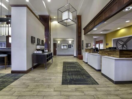 ハンプトン イン & スイーツ ジャクソン 写真