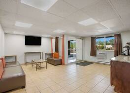 ロードウェイ イン & スイーツ グランド ラピッズ サウスイースト 写真