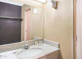 デイズ イン バイ ウィンダム アンダーソン インディアナ 写真