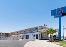 Motel 6-Barstow, CA - Route 66 写真