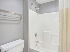 デイズ イン バイ ウィンダム グレート レイクス ネイバル ベース 写真