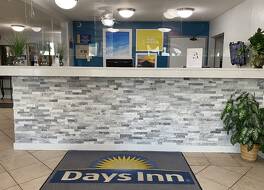 デイズ イン バイ ウィンダム オーグルズビー / スターヴド ロック 写真