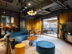 ダッシュ リビング オン ハリウッド 写真