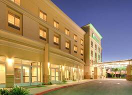 Holiday Inn & Suites Bakersfield by IHG 写真