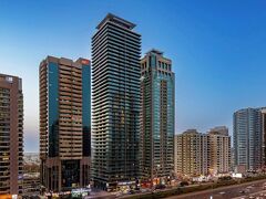 フォー ポインツ バイ シェラトン シェイク ザイード ロード ドバイ 写真