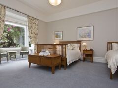 オラリ アンド オラリ アパートメンツ 写真