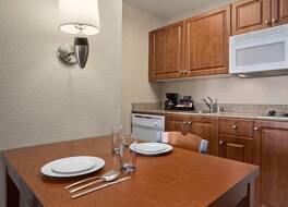 ホームウッド スイーツ バイ ヒルトン オークランド ウォーターフロント 写真