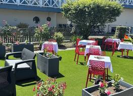 Contact hôtel - Hôtel Les Bleuets & SPA 写真