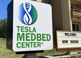 テスラ メドベッド センター, イースト ドゥブク 写真