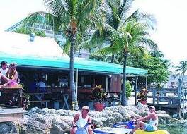 Postcard Inn Beach Resort & Marina 写真