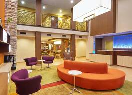 フェアフィールド イン & スイーツ バイ マリオット ロンバード