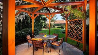 ホテル アカデミ ア ディペンダンス ヴィラ ヤルミラ