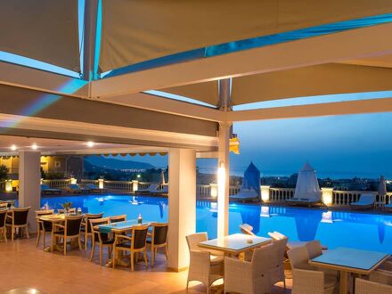 ノトス ハイツ ホテル & スイーツ 写真