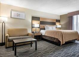 クオリティ イン & スイーツ ユニバーシティ 写真