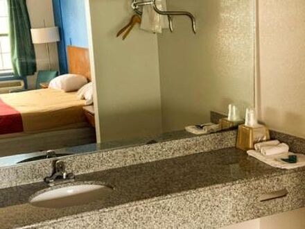 ラグジュアリー イン & スイーツ フォレスト シティ 写真