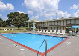 デイズ イン バイ ウィンダム フォレスト シティ 写真