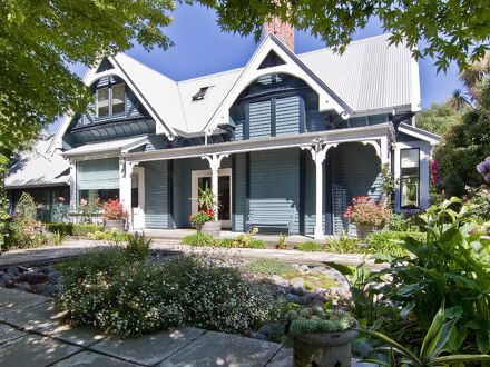 オラリ アンド オラリ アパートメンツ 写真