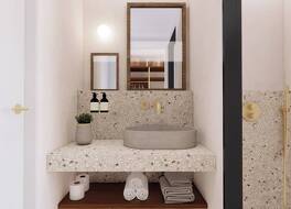 インサイド バイ メリア エロウンダ 写真