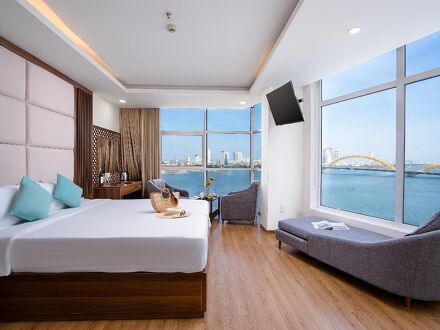 パリアット リバー フロント ホテル ダナン 写真