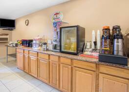 スーパー 8 バイ ウィンダム ノーマル ブルーミントン 写真