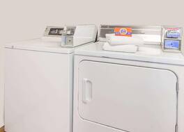 ハワード ジョンソン バイ ウィンダム マンテノ