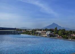 グランド エッジ ホテル スマラン 写真