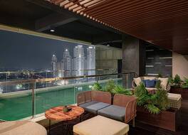 ワイズラグジュホテルスパツィオスラバヤ 写真