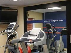 ハンプトン イン & スイーツ アディソン 写真