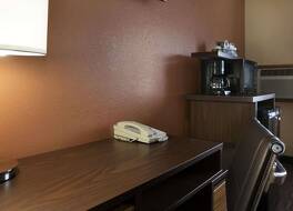 スーパー 8 バイ ウィンダム マウント ヴァーノンイリノイ 写真