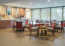 コンフォート スイーツ オークブルック テラス ニア オークブルック センター 写真