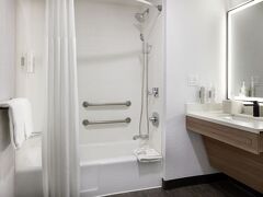 ハンプトン イン バイ ヒルトン ニューアーク エアポート 写真