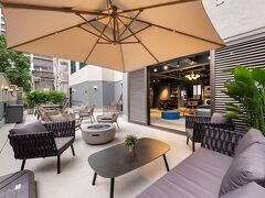 ダッシュ リビング オン ハリウッド 写真