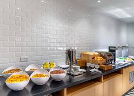 ホリデイ イン エクスプレス ロンドン ヒースロー T4 バイ IHG 写真