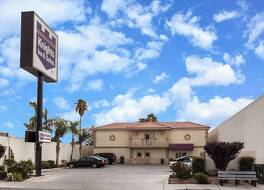 ハワード ジョンソン バイ ウィンダム ベーカーズフィールド 写真