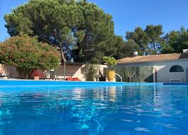 Les Aubuns Country Hotel 写真