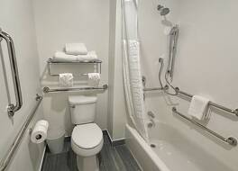 スパーク バイ ヒルトン フォート ウェイン 写真