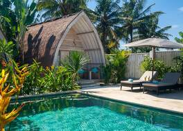 ギリ エア エスケープ - アダルツ オンリー 写真