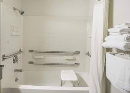 スーパー 8 バイ ウィンダム マンフォードヴィル ケンタッキー 写真