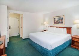 ラ キンタ イン & スイーツ バイ ウィンダム ナッシュビル フランクリン 写真