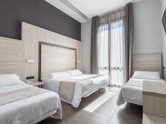 プラザ ゴヤ ルームズ 写真