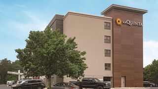 La Quinta Inn & Suites by Wyndham Baltimore BWI Airport