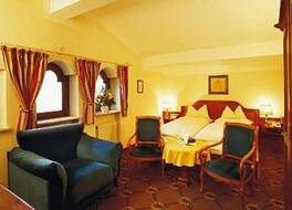 ホテル ツム ユンゲン レｰマー 写真