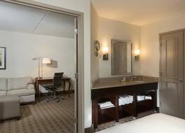 ダブルツリー スイーツ バイ ヒルトン ホテル ナッシュビル エアポート 写真